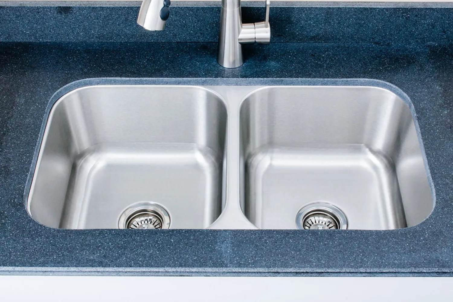 Clearance 33" 16-Gauge Undermount 50/50 Double Bowl Stainless Steel Kitchen Sink with Grid Rack and Basket Strainer Stainless Steel Sinks|Double Bowl Sinks